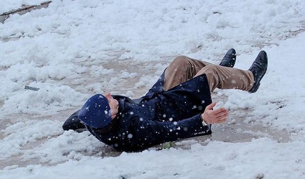 Qarlı havada xəsarət alanların sayı açıqlandı