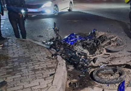 Bakıda motosikletlə avtomobil toqquşdu - 1 nəfər ağır yaralandı