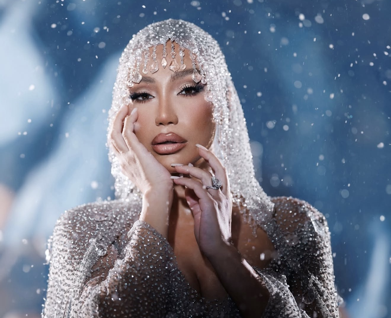 Xalq artisti Röya “Aldatma”nı akustik janrda təqdim etdi - VİDEO