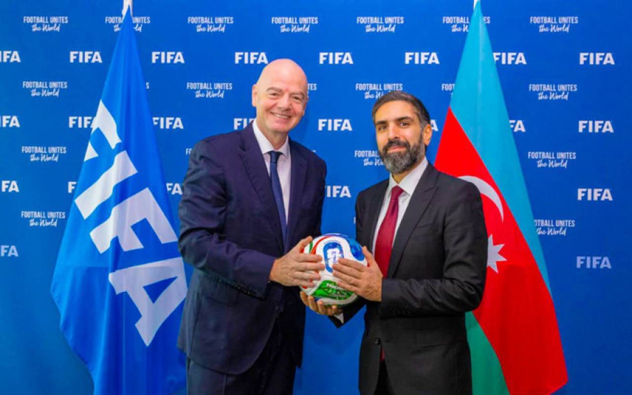 Rövşən Nəcəf FIFA prezidenti ilə görüşdü