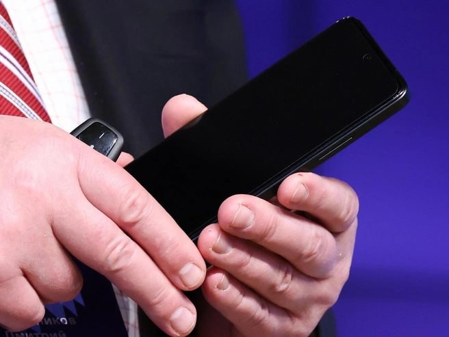 Vətəndaşlara pulsuz smartfonlar paylanacaq – reklam göstərəcək, şəxsi məlumatlar toplayacaq