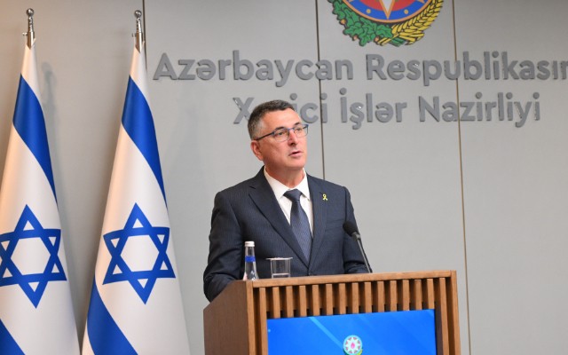 "İlham Əliyev uzaqgörən liderdir" - Saar Bakı səfərindən yazdı - FOTO