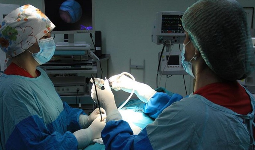 Burun əməliyyatı həyatını qaraltdı: Paytaxt sakini həkimi məhkəməyə verdi - VİDEO