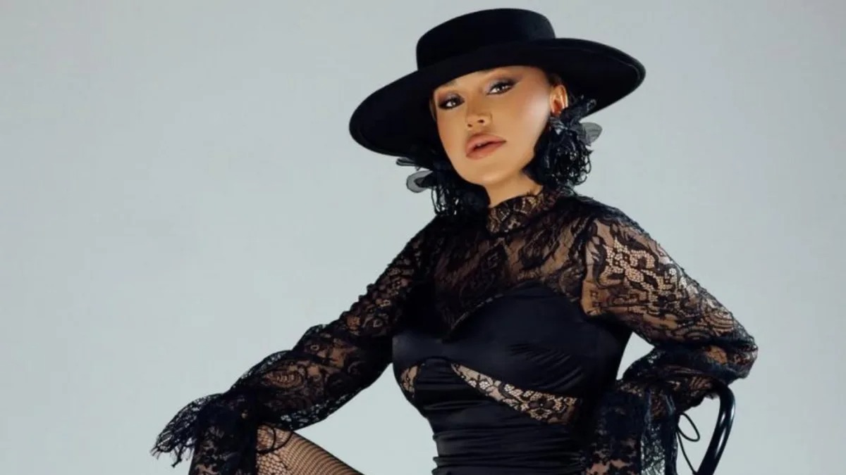 Rəqsanədən transparan geyimdə fotosessiya - fotolar