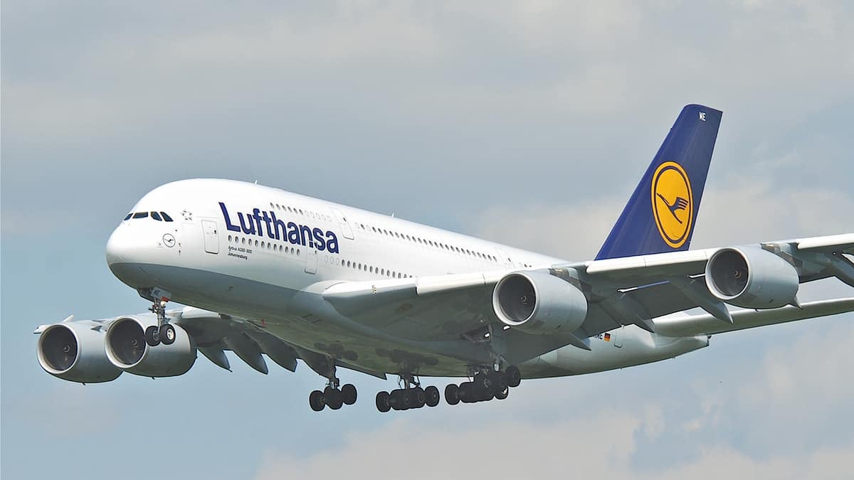 “Lufthansa” İsrailə gecə uçuşlarının ləğvini fevralın 3-dək uzadıb
