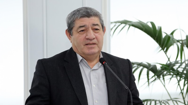 Nizami Cəfərov: "Yazıçı öz kitabını küçədə satmamalıdır"