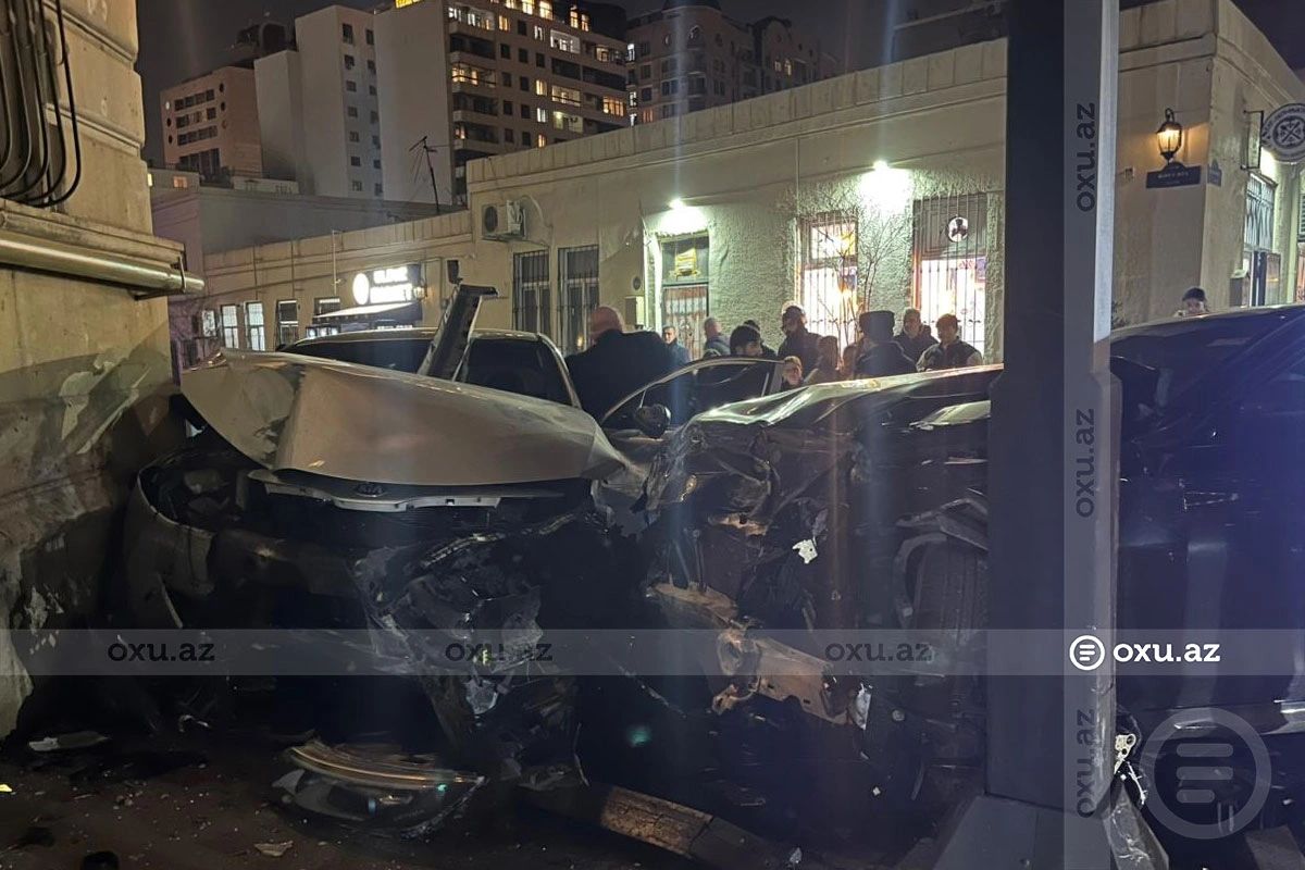 Paytaxtın mərkəzində iki avtomobil toqquşdu