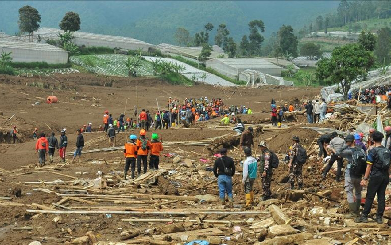 İndoneziyada torpaq sürüşməsi - Ölənlərin sayı 49-a çatdı