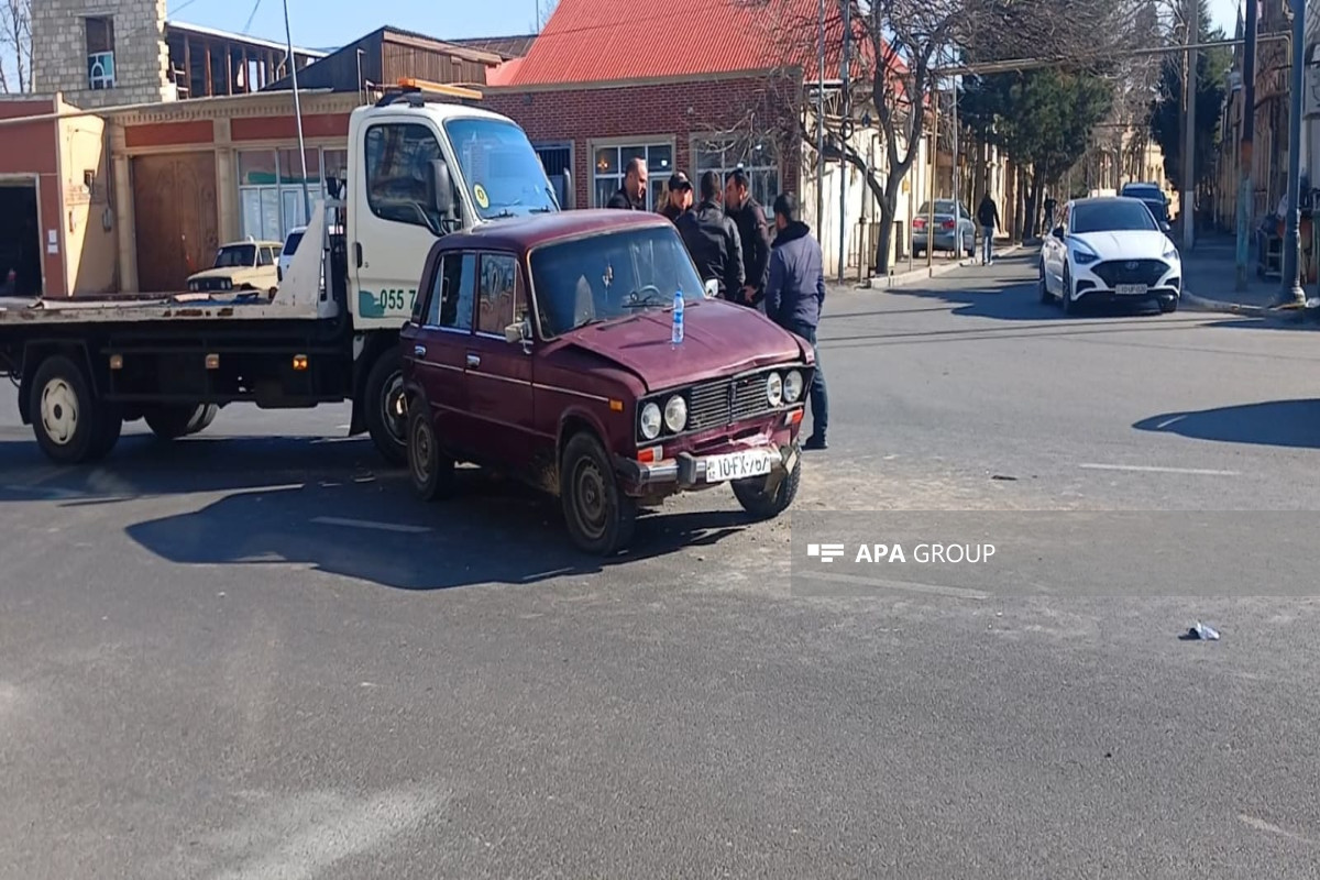 Gəncədə evakuatorun iştirakı ilə zəncirvari qəza olub - FOTO