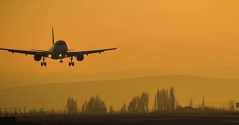 İstanbuldan Tehrana uçan təyyarə Ankarada təcili eniş edib