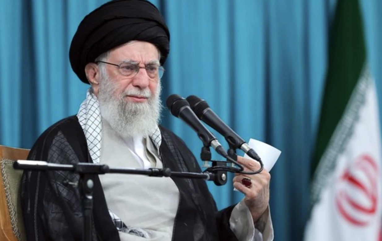 Xamenei iranlıları qorxmamağa çağırdı