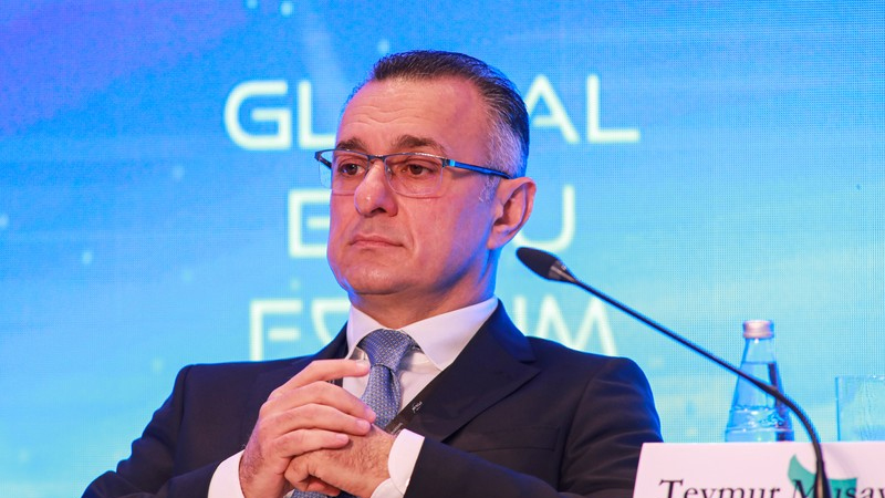 Nazir direktoru vəzifəsindən azad etdi