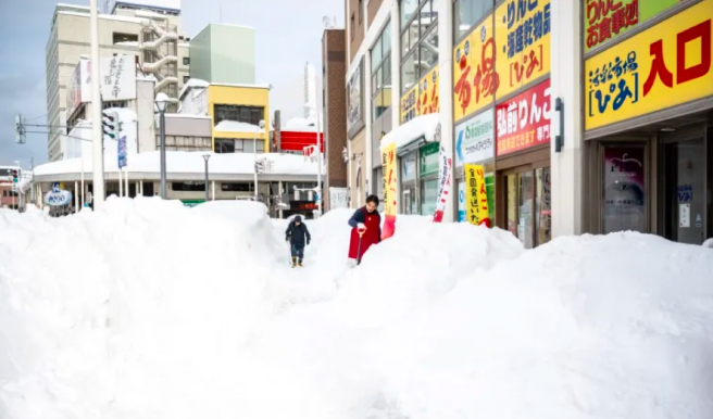 Yaponiyada güclü qar nəticəsində 30-dan çox insan ölüb