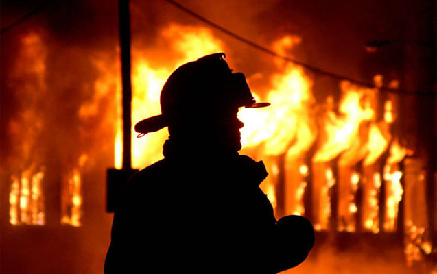 Bakının mərkəzində ev yanır