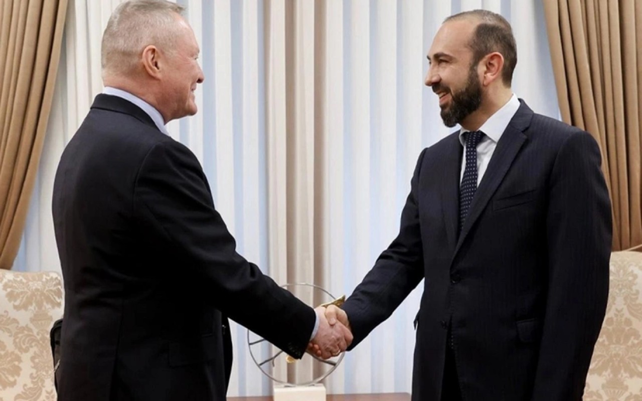 Mirzoyan Bakı-İrəvan sülh gündəliyini Avropa Şurası rəsmisi ilə müzakirə etdi