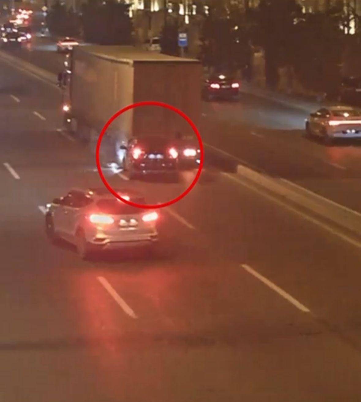 Sürücü diqqətsizliyi qəzaya səbəb oldu - VİDEO