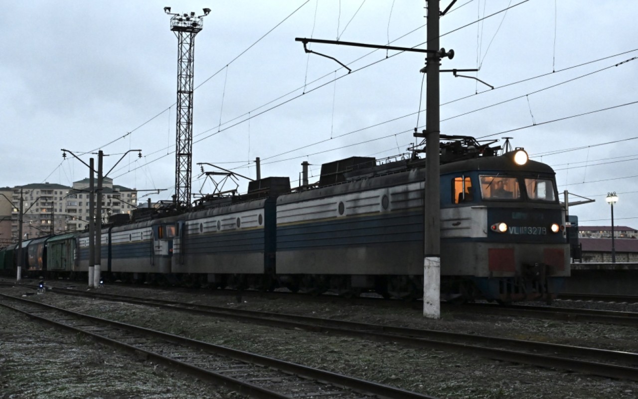 Azərbaycandan keçən növbəti taxıl yüklü qatar Ermənistana yola düşdü