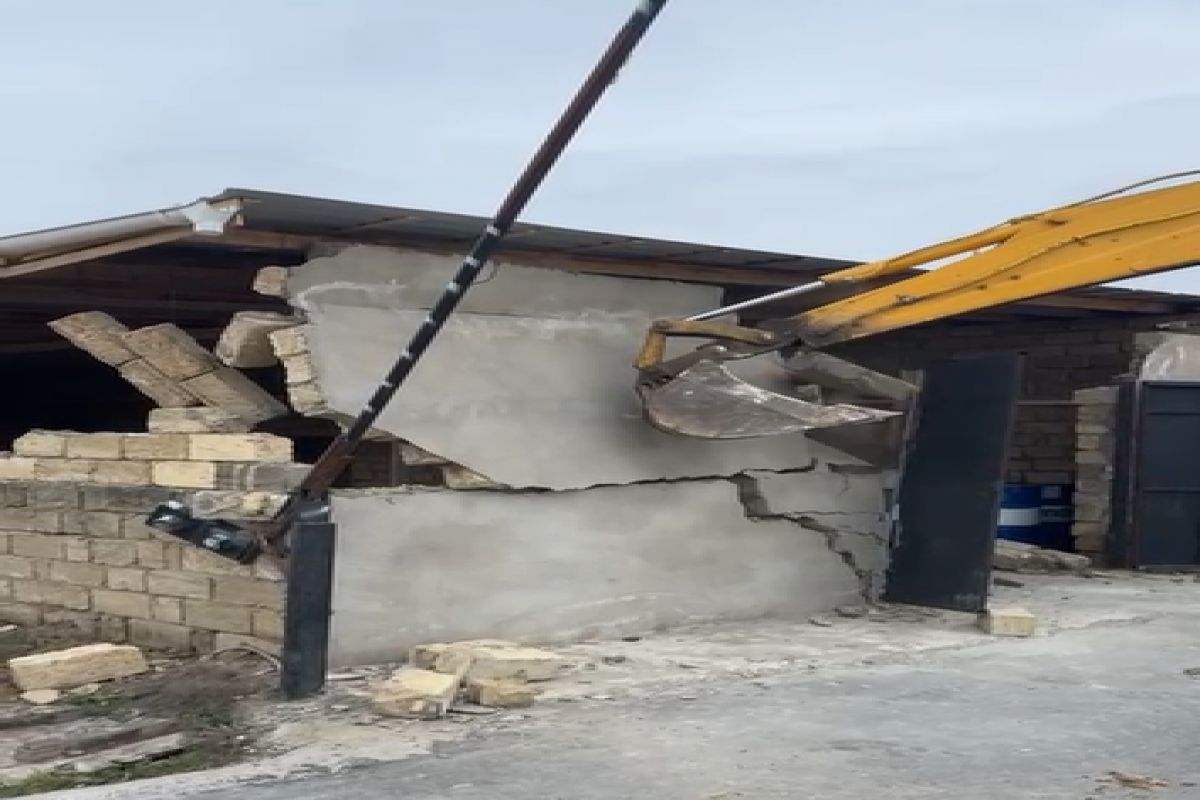 FHN Xocasəndə qanunsuz tikilini söküb - VİDEO