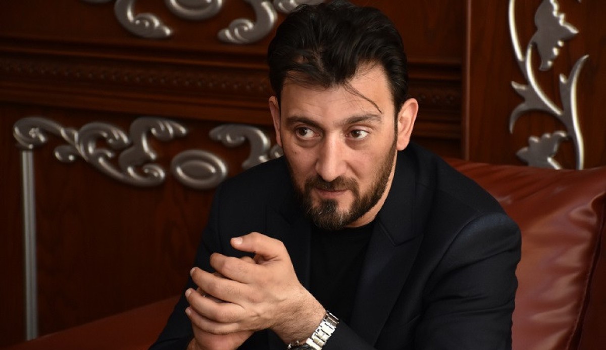 "Arxa planda qalan sənətçilər həyasına uduzmuş adamlardır"