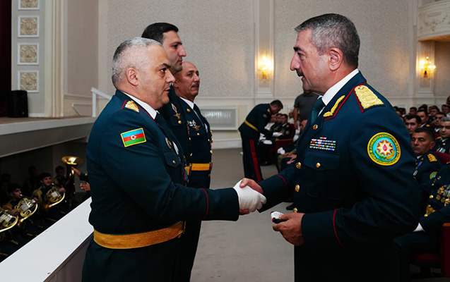 General-leytenant təqaüdə göndərildi
