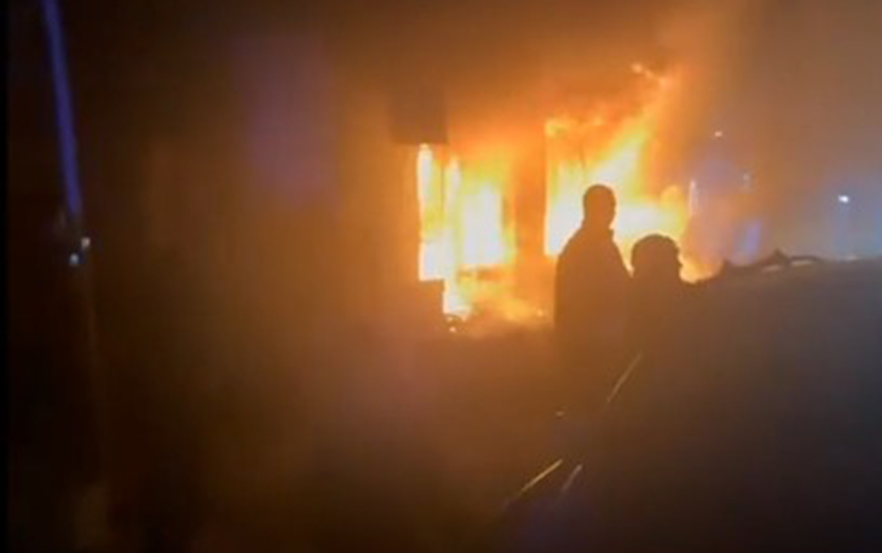 Müştərilər içəridə olarkən obyekti yandırıb qapıları bağladılar - Saxlanılanlar var