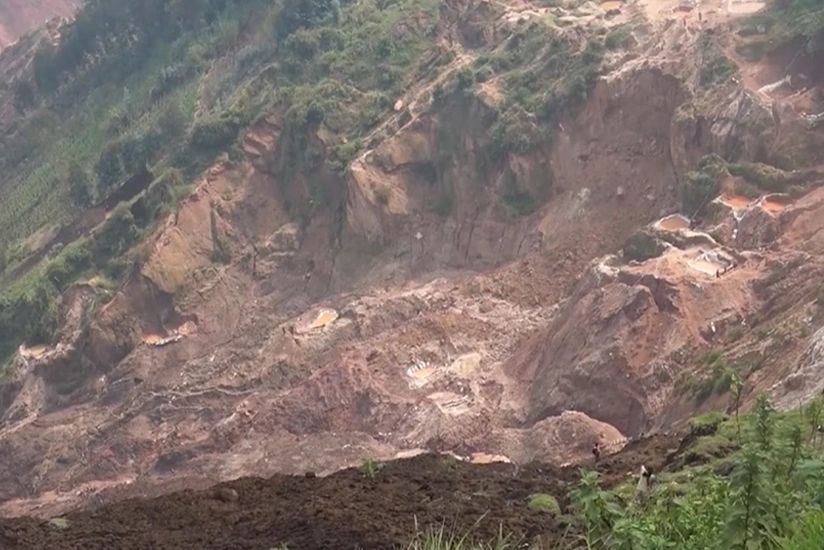 Konqoda torpaq sürüşməsi nəticəsində 10-dan çox adam həlak olub