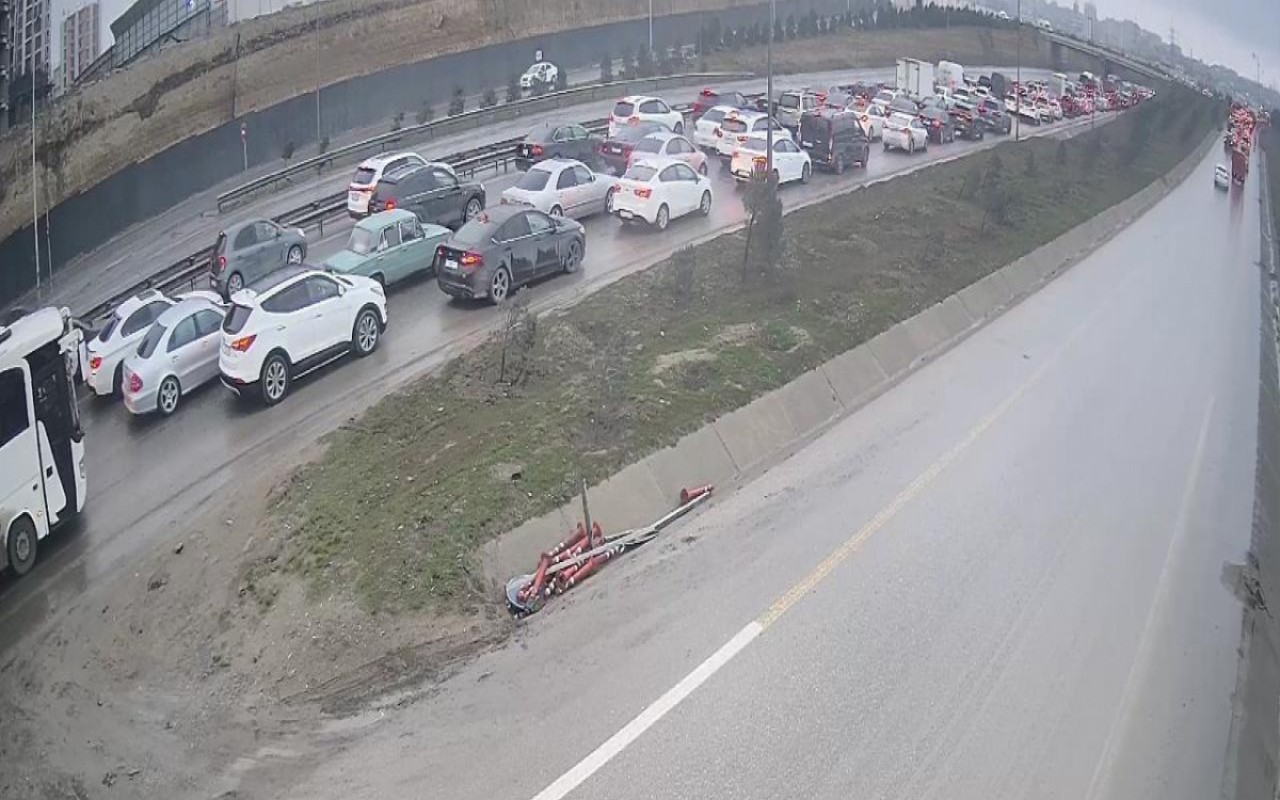 "Lökbatan" dairəsində qəza oldu - Sıxlıq yarandı