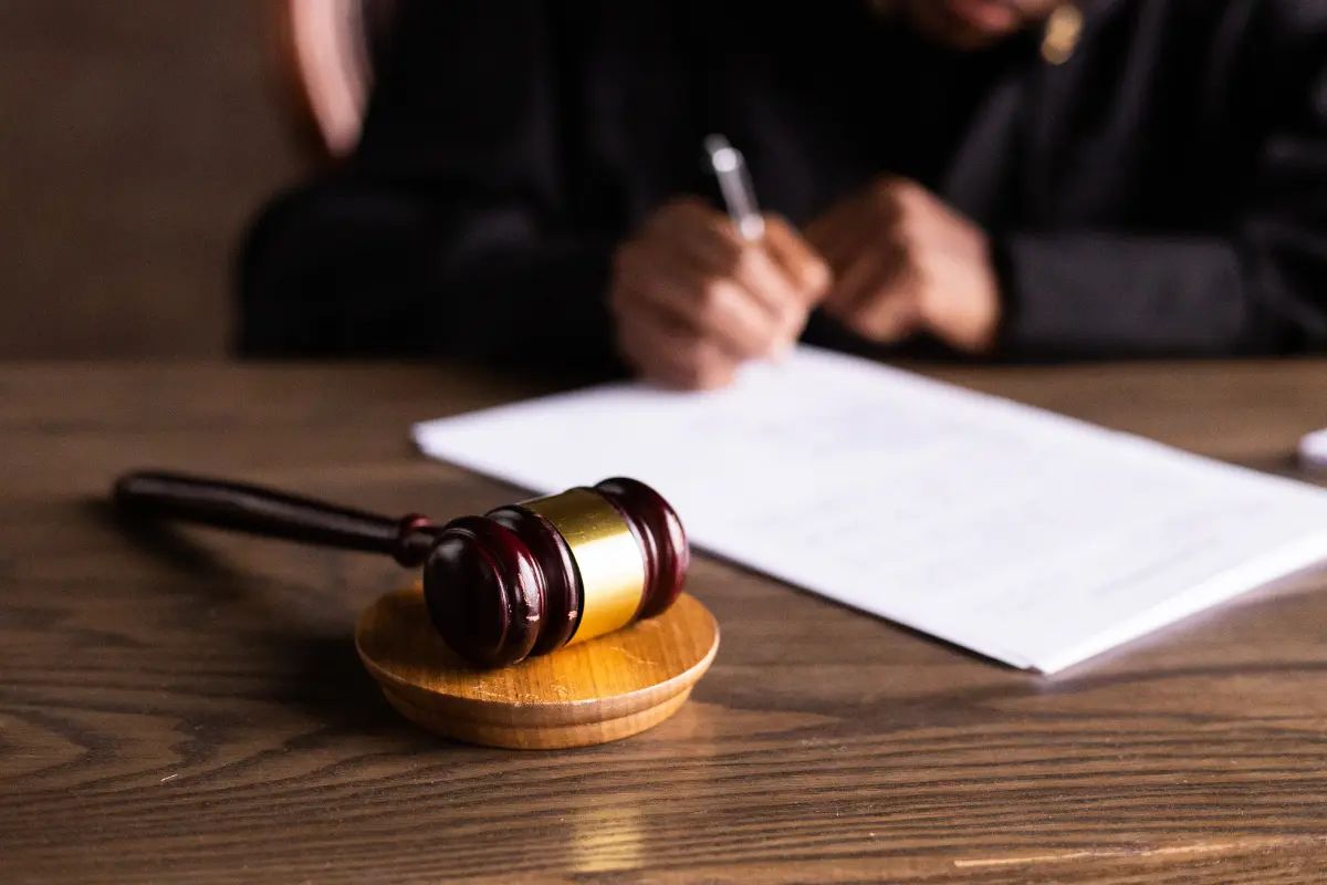 Dövlətə xəyanətdə təqsirləndirilən şəxsin məhkəməsi başlayıb