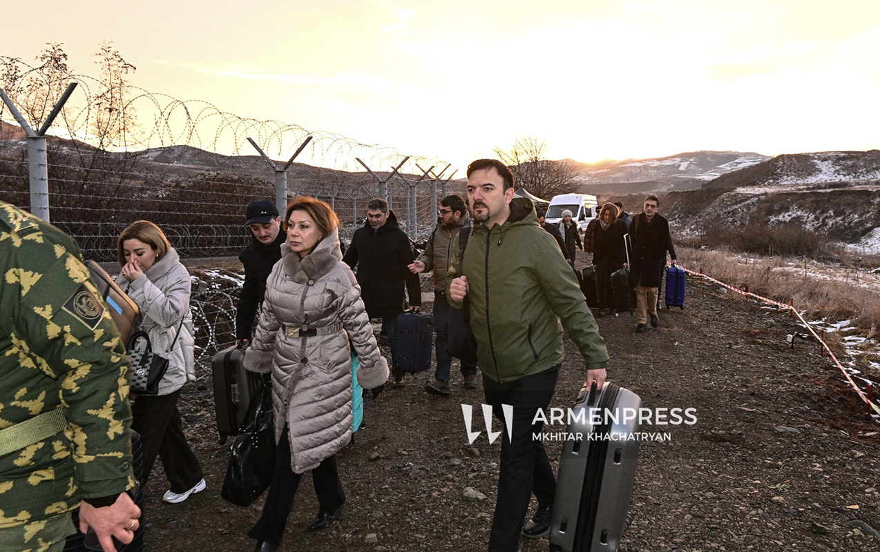 Azərbaycan nümayəndə heyəti Ermənistana getdi - FOTOLAR
