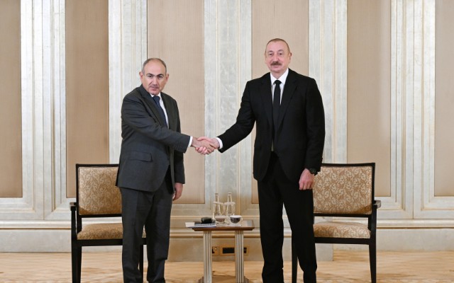 "İlham Əliyevlə 500 min dollar alacağıq" - Paşinyan mükafatdan danışdı