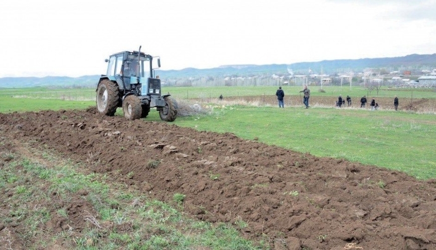 Qırmızı Bazar qəsəbəsində torpaq əldə etmək istəyən sakinlərin NƏZƏRİNƏ