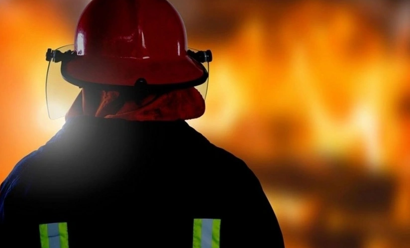 Ağstafada üçmərtəbəli ev yanır