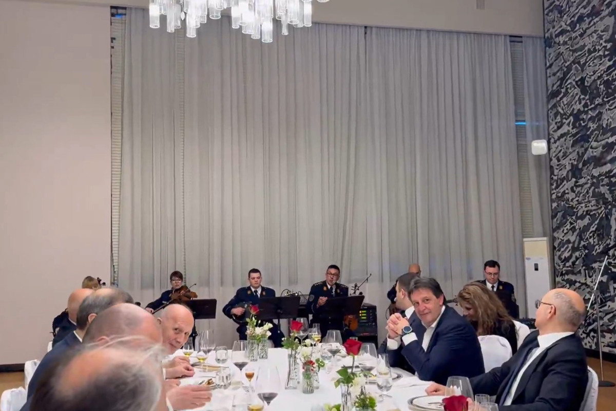 Serbiyanın hərbi orkestri "Ay Laçın"ı ifa edib - VİDEO