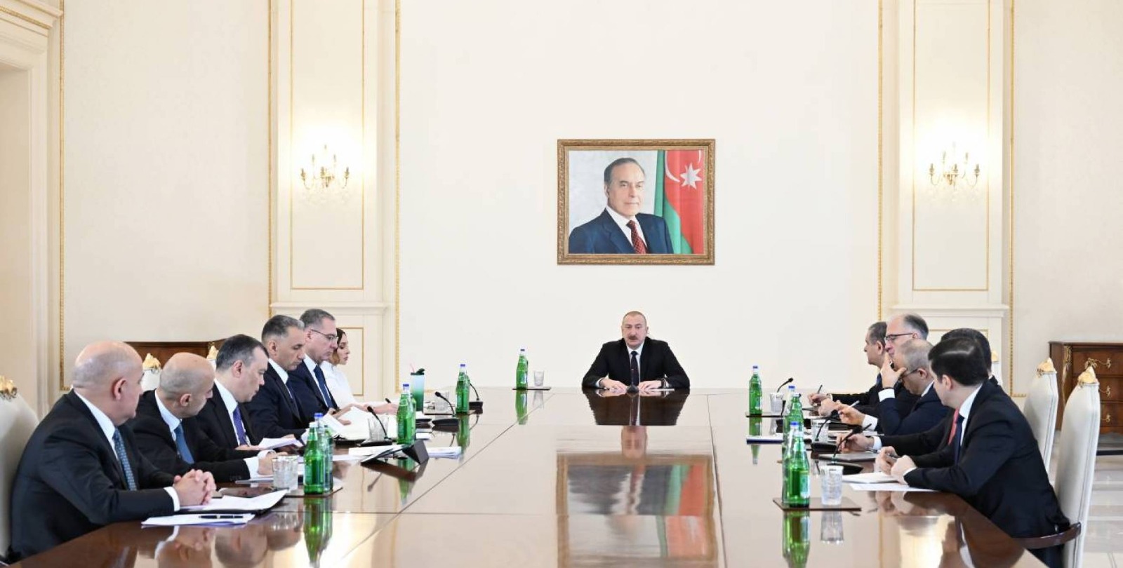 "Dövlət xidmətləri vahid mərkəzdə birləşməlidir"