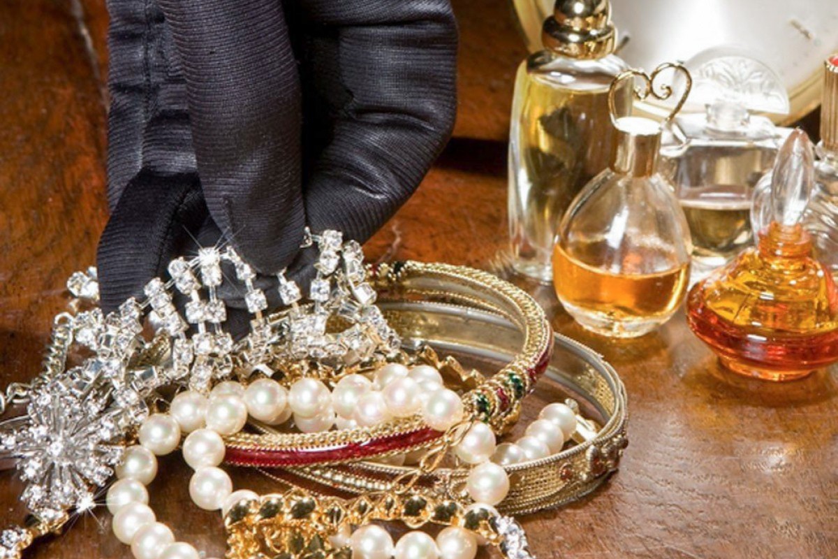 Bakıda dayanacaqda çantasını unudan şəxsin qızılları oğurlandı