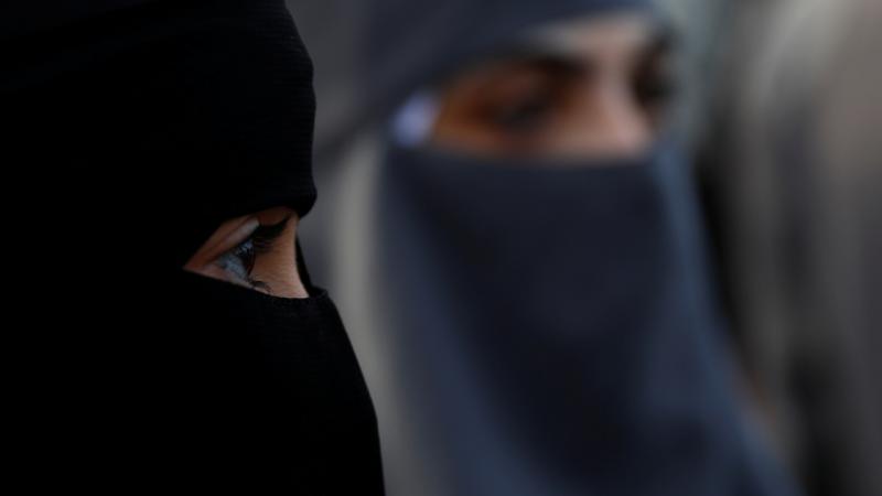 İspaniya Konqresi niqab qadağasını rədd etdi