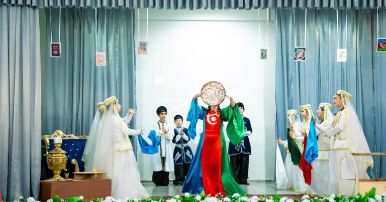 226 nömrəli orta məktəbdə “Ana dilim, varlığım” adlı ədəbi-bədii gecə keçirilib-Fotolar