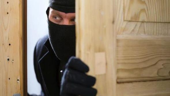 Zərərçəkənin kirayə yaşadığı evindən pul və qızıl oğurlayan şəxs saxlanıldı