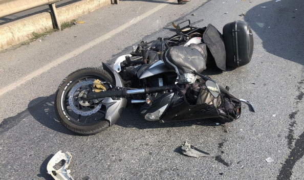 Bakıda motosikleti səkiyə vuran 18 yaşlı sürücü ölüb