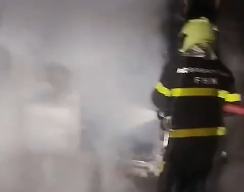 Salyanda yanan avtomobili söndürərkən maşın vuran FHN əməkdaşının son durumu açıqlandı