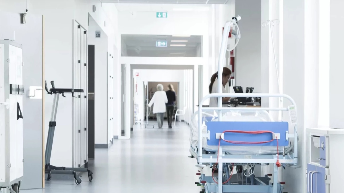 Gəncədə yüksək qızdırma səbəbilə xəstəxanaya çatdırılan azyaşlı ölümü ilə bağlı AÇIQLAMA