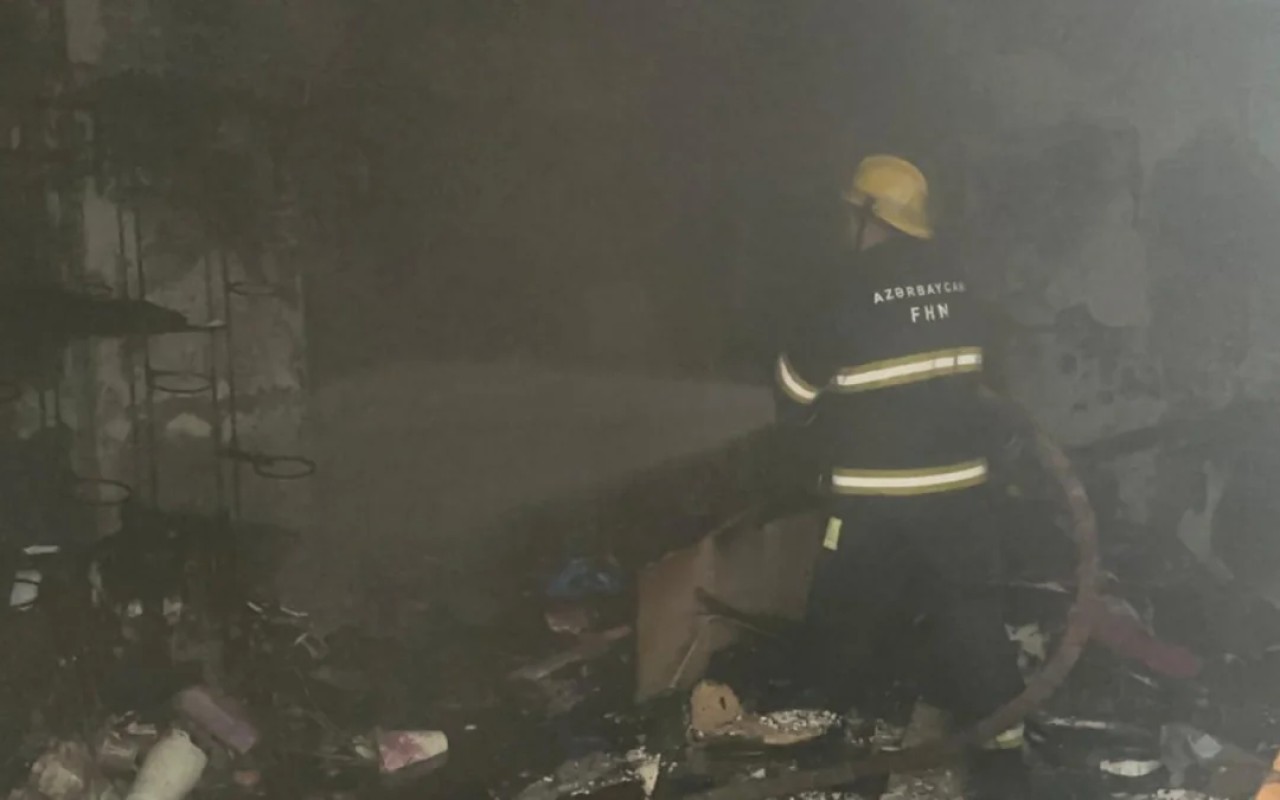 Bakıda gül mağazasında partlayış - VİDEO