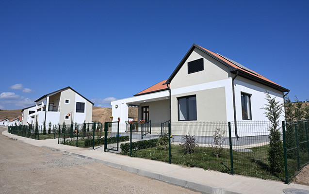 "Qarabağa qayıdanlar evlərini özləri tiksin" - Deputat