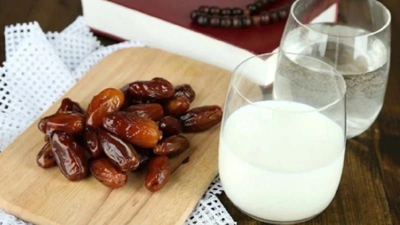 Sahurda çay yerinə süd için