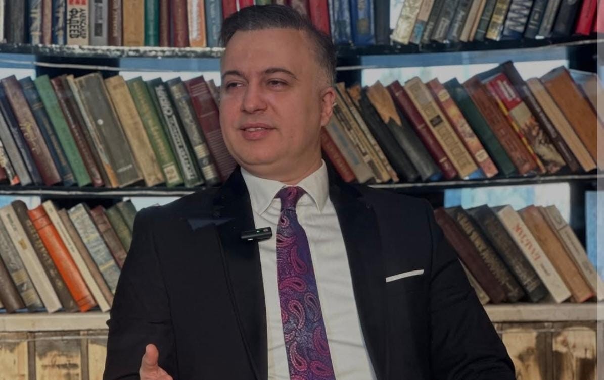 “Özün bədən əməliyyatlarından danışırsan, sonra efirləri tənqid edirsən”