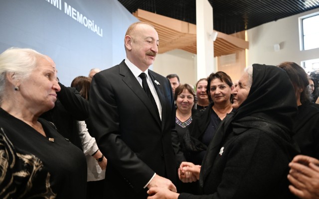 "Razı olarsınızmı boynunuzu qucaqlayıb, üzünüzdən öpüm?" - Prezidentlə səmimi görüş