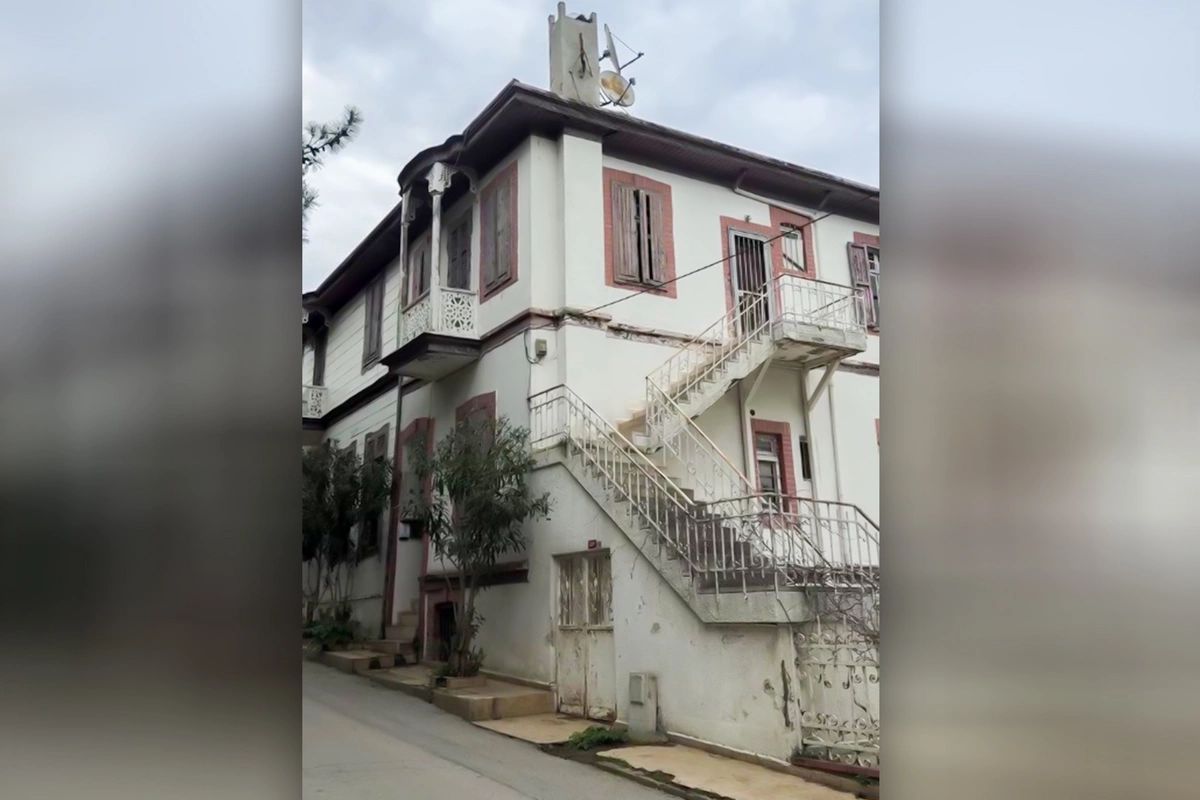 Məşhur yazıçının yaşadığı villa çürüyür