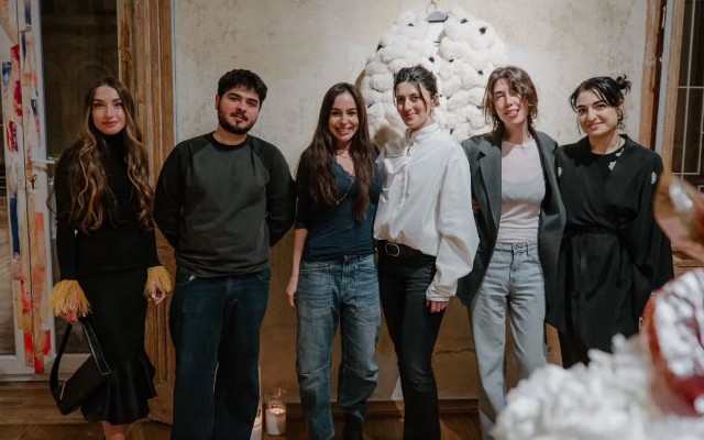 Prezidentin qızı və gəlini sərgidə - FOTOLAR