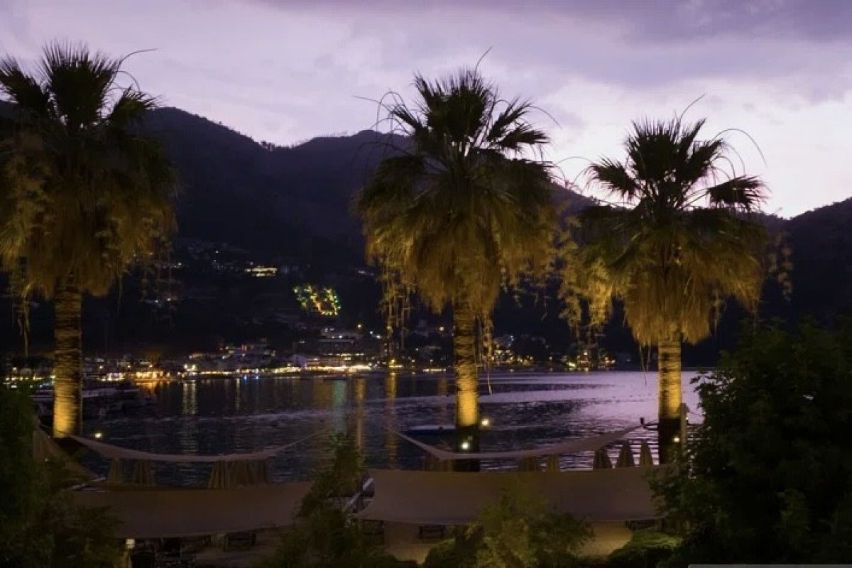 BƏƏ Tehrandakı səfirliyini bağlayır