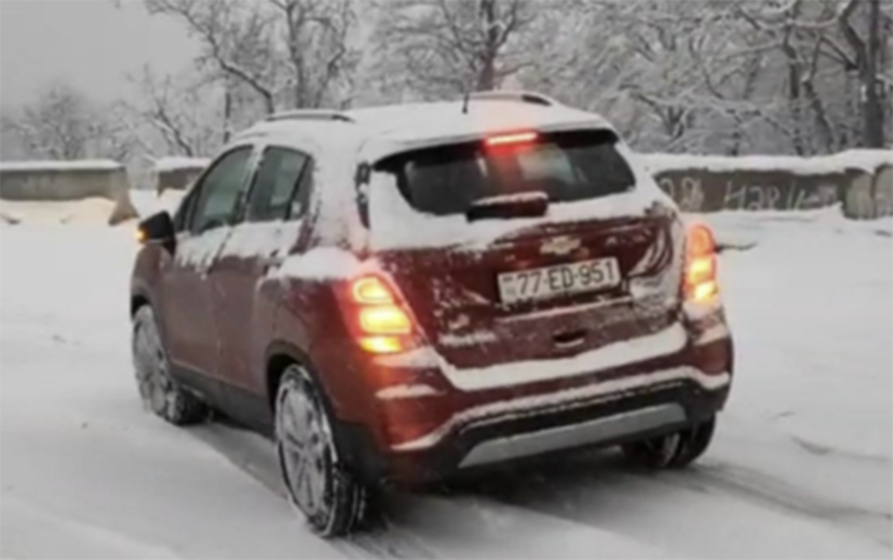 Xocalıda yollar buz bağladı - Vətəndaşlar belə xilas edildi